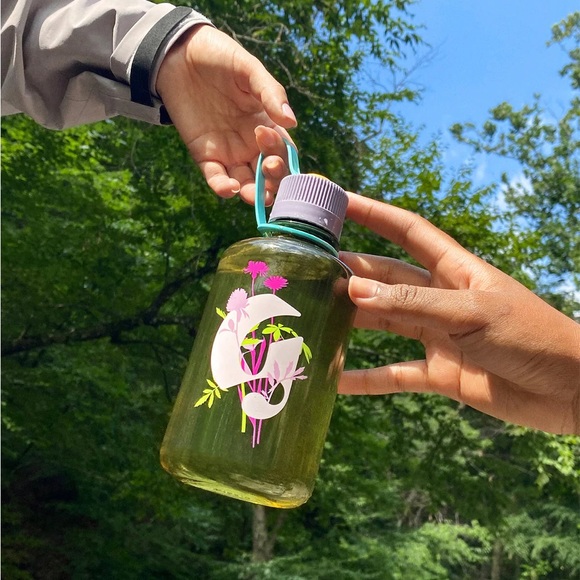 Glossier Water Bottle - Picture 2 of 5